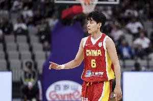 争议判罚？张子宇制霸，杨舒予助攻出色，NBL1女篮热身赛引发热议
