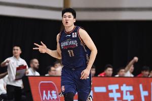 同曦向赵柏清提供150万税前D类合同，赵柏清对报价表示不满