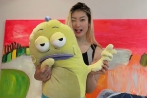 女篮新星李梦展现舞技,社媒分享手势舞视频