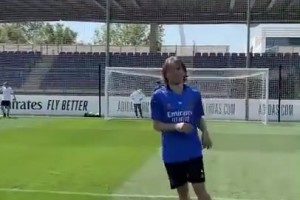 耳濡目染！名场面！卡塞米罗：不止魔笛外脚背出神入化！