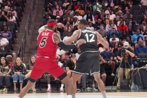 技术确实糙！霍华德与前队友厄尔·克拉克1v1，结果被直接防下