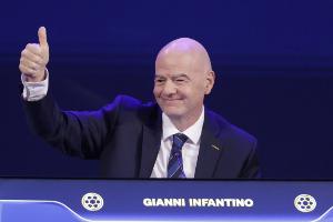 强强对决:因凡蒂诺捍卫FIFA主席之位,FIFA委员会力挺