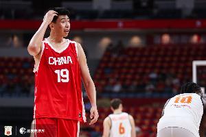 中国男篮12名球员半场均有出场,除徐昕外,其他11人都有得分