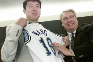 全网热议！王治郅泪忆老尼尔森：信任之光照亮NBA之路