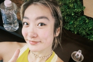 元气十足!李梦社交媒体分享自拍:假扮健身女孩 自律早餐