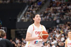 张子宇篮下统治力强,17投11中砍下25分11篮板1抢断,得分和篮板均为全队最高