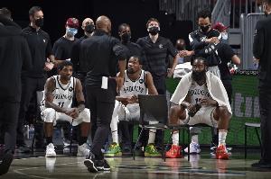 狂飙！纳什点赞篮网三巨头，伤病拉锯战考验球队意志