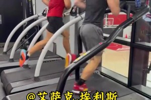 张博源与队友赛后加练，获得体能教练称赞