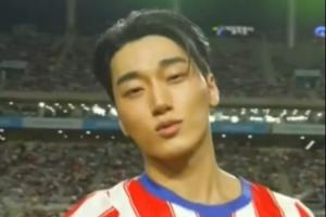 韩男团ATEEZ表演引争议！友谊赛开场舞遭国外球迷炮轰，娘炮争议再起