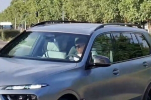 记者:巴尔韦德已返皇马基地,备战季前训练